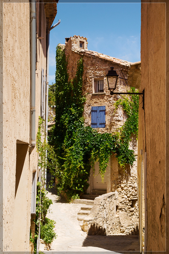 Street in Le Baroux